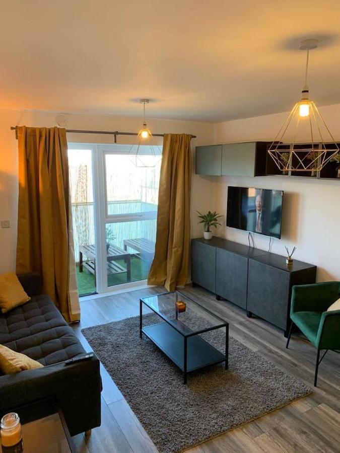 Lovely 1-Bed Serviced Apartment With Free Parking 웨스트 서록 외부 사진