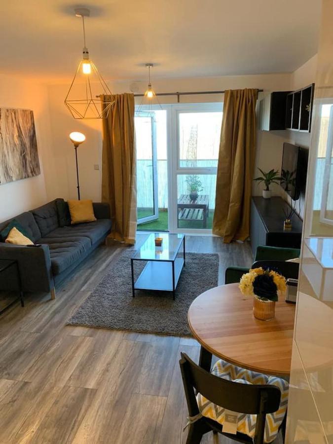 Lovely 1-Bed Serviced Apartment With Free Parking 웨스트 서록 외부 사진